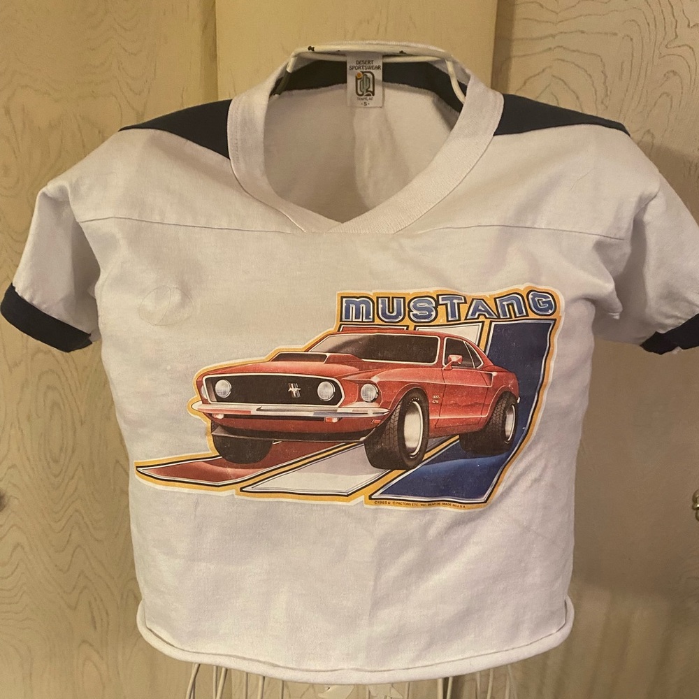 Vintage crop top t-shirt.  V- neck with vintage mustang 💙